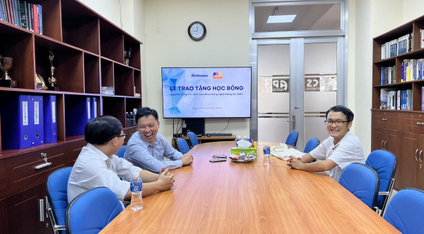 Buỗi lễ trao tặng học bổng của ASQ Team cho Quỹ học bổng ASF